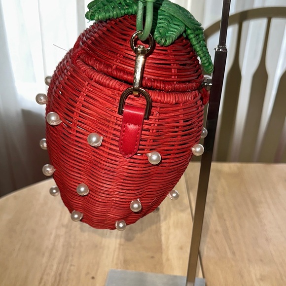 Kate Spade NWT Strawberry Shaped Red and Green Handbag - Picture 4 of 5